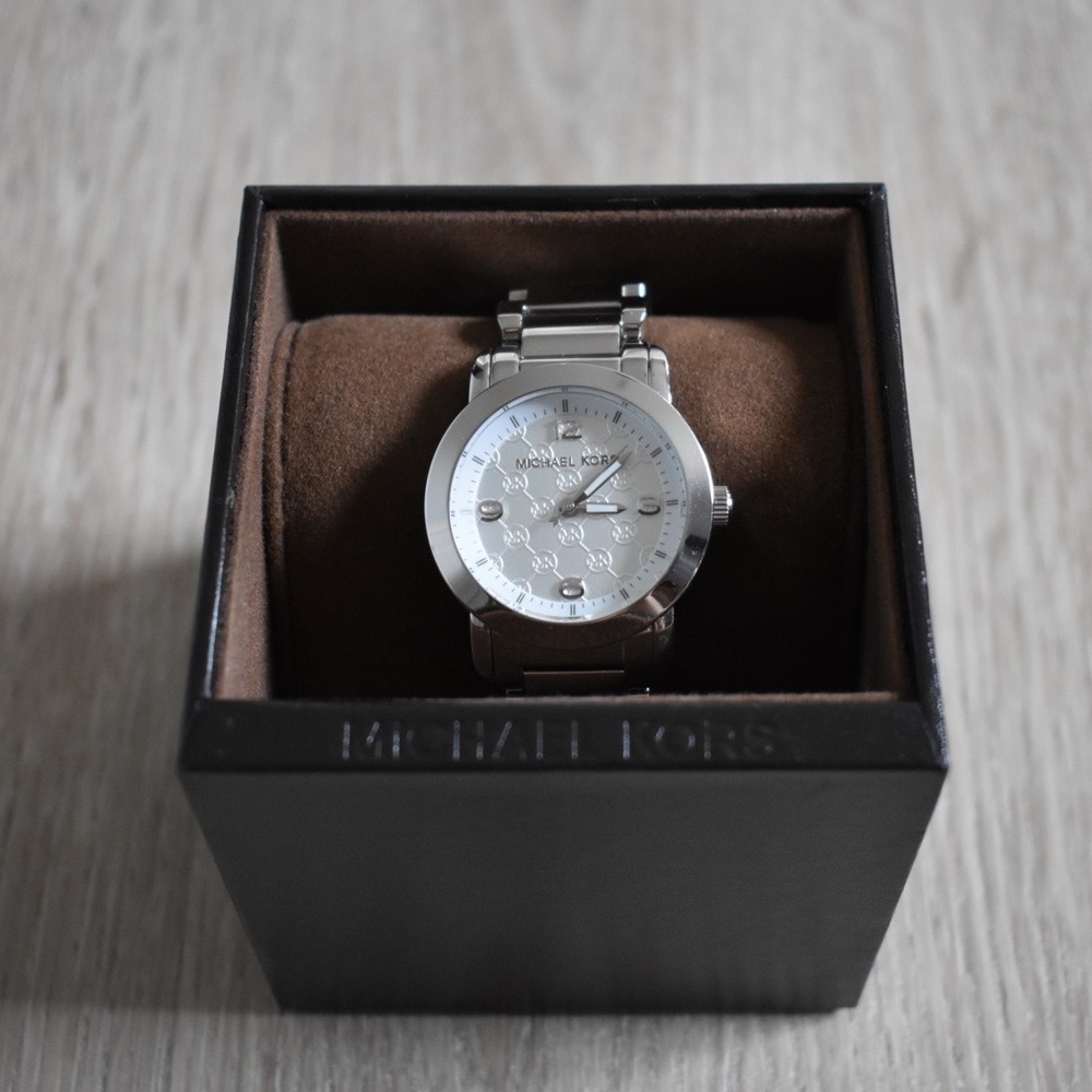 Michael Kors Silver Watch - Picture 2 of 8